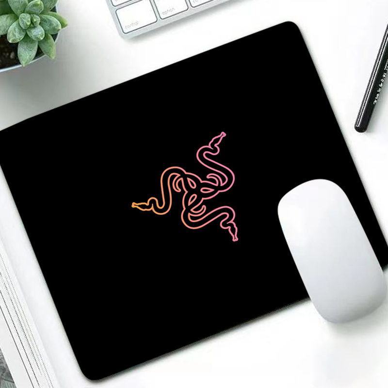 Razer Luxury Mouse Pad Anime G - огляд і ціна Gaming Accessories Razer